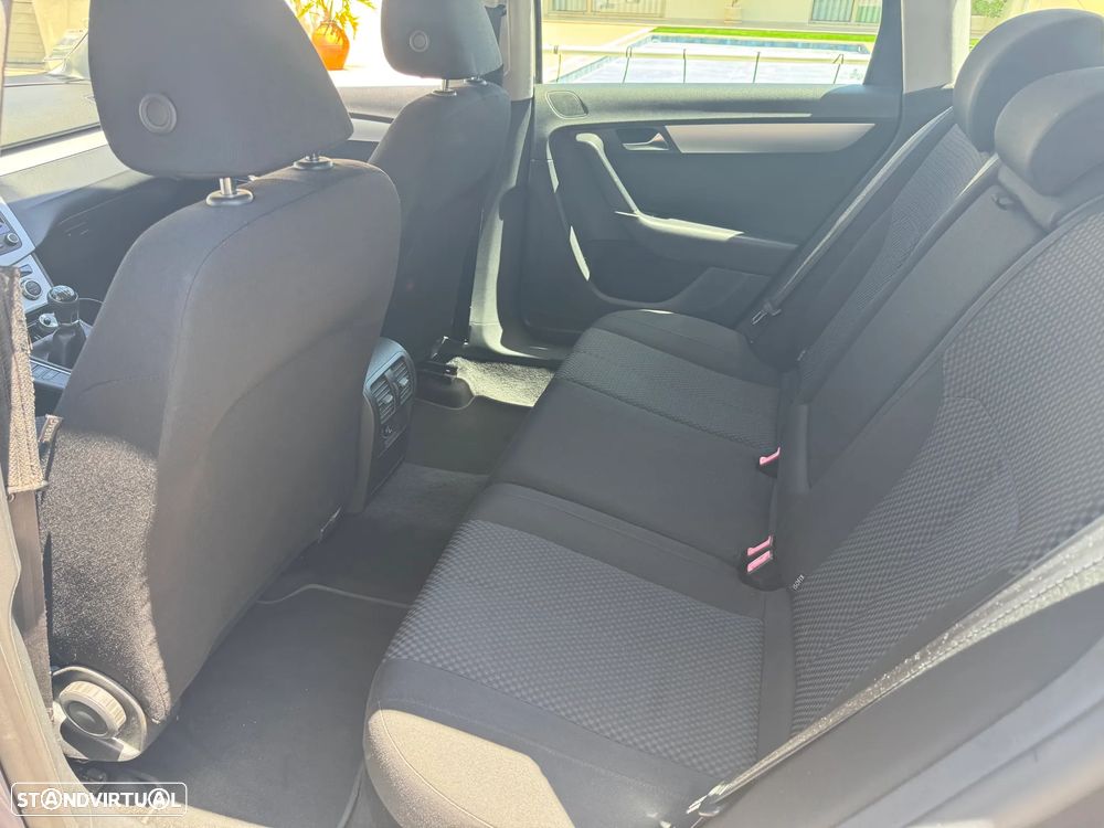 VW Passat Variant 1.6 TDI DPF BlueMotion - 3