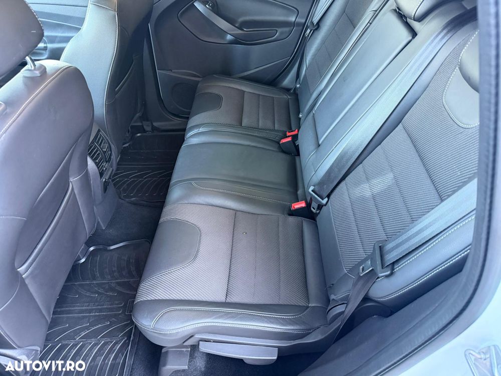 Ford Kuga 2.0 TDCi 4WD Powershift ST-Line - 6