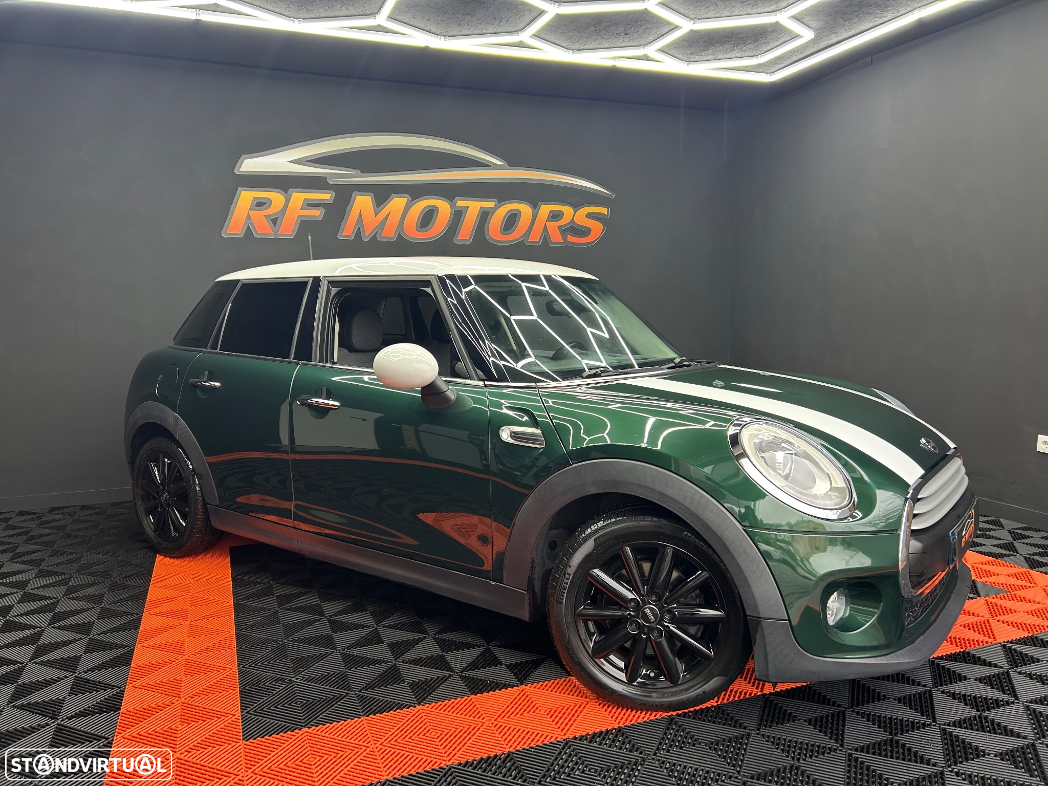 MINI 5 Portas Cooper D Auto - 16
