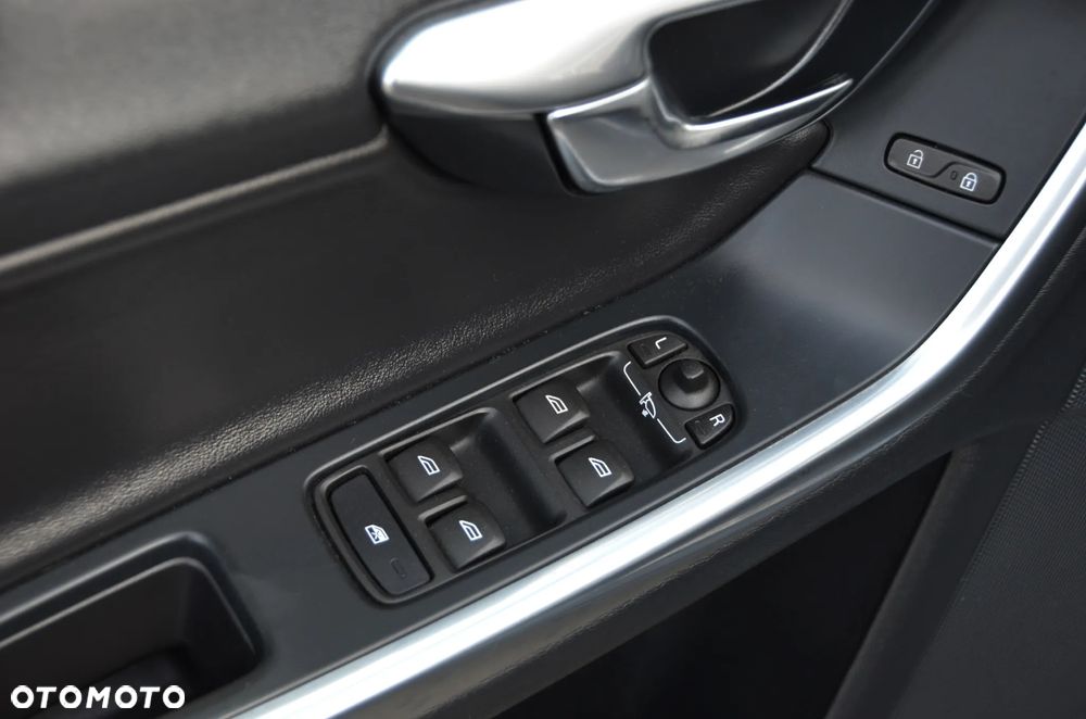 Volvo V60 D2 Drive-E R-Design Momentum - 23
