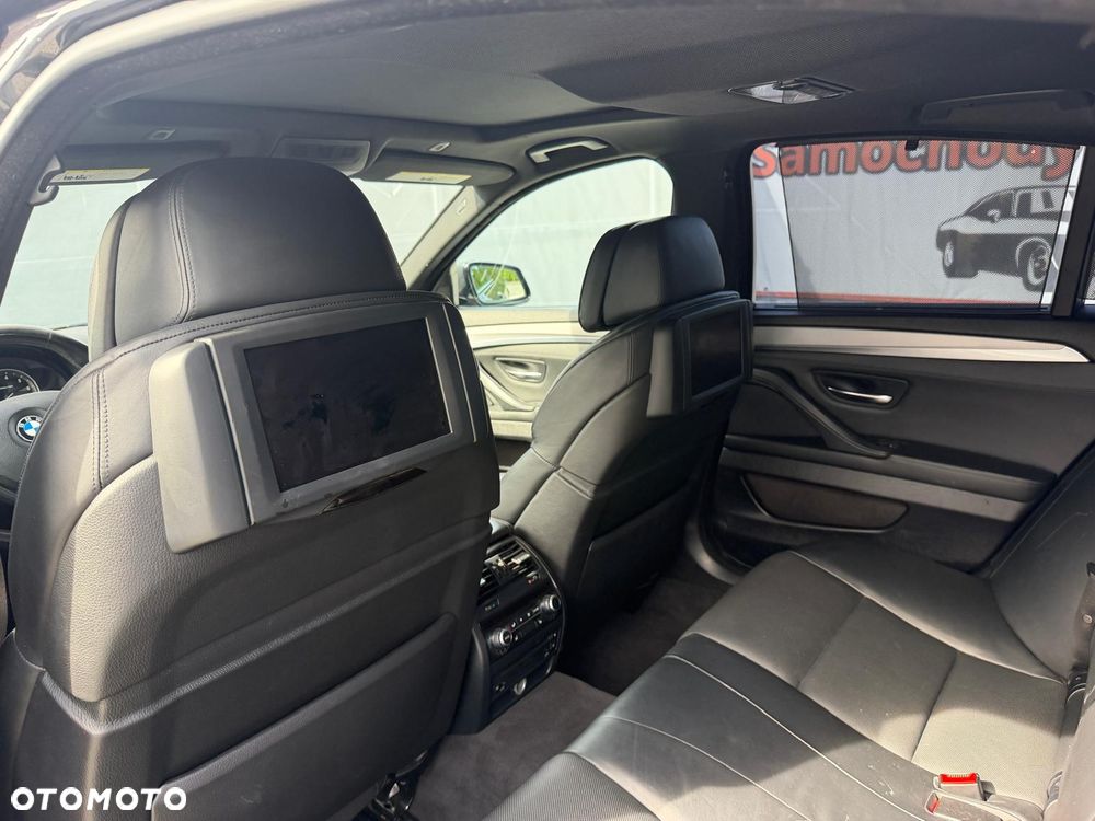 BMW Seria 5 550i xDrive - 22
