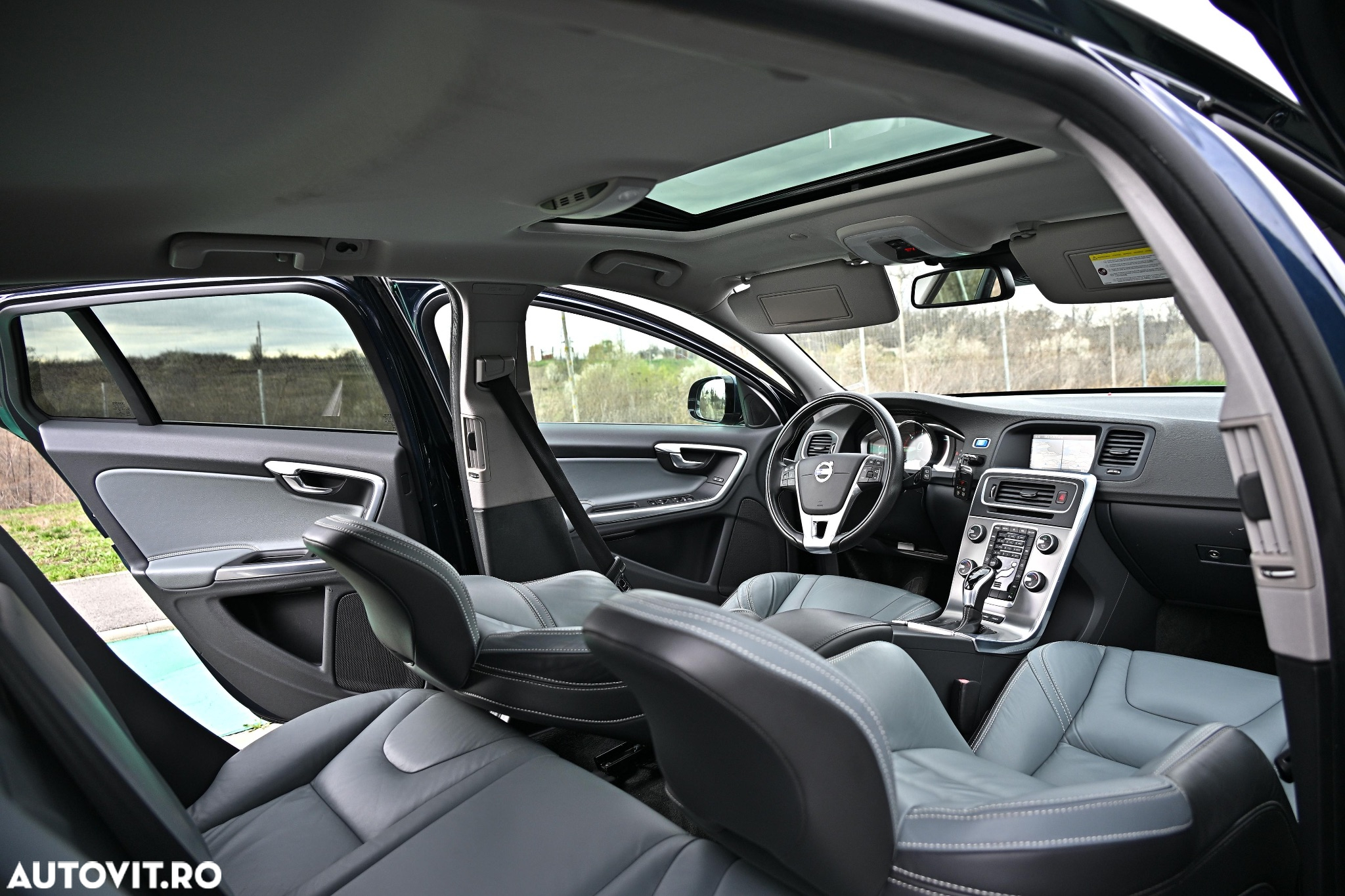 Volvo V60 D6 Plug-In-Hybrid AWD Geartronic Summum - 4