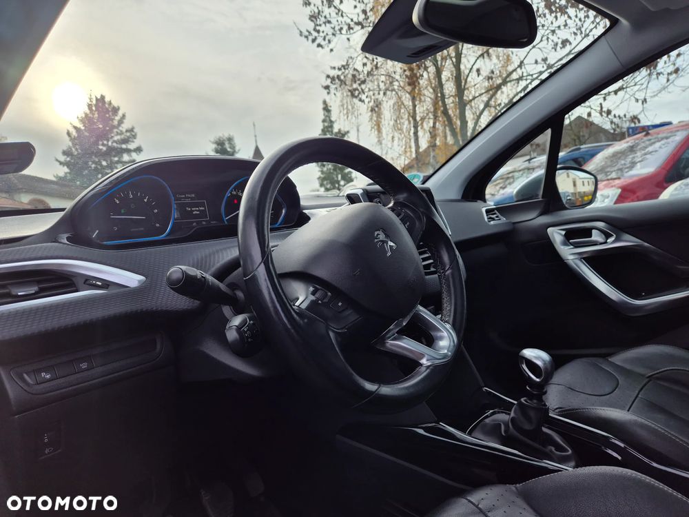 Peugeot 2008 1.6 BlueHDi Allure S&S - 27