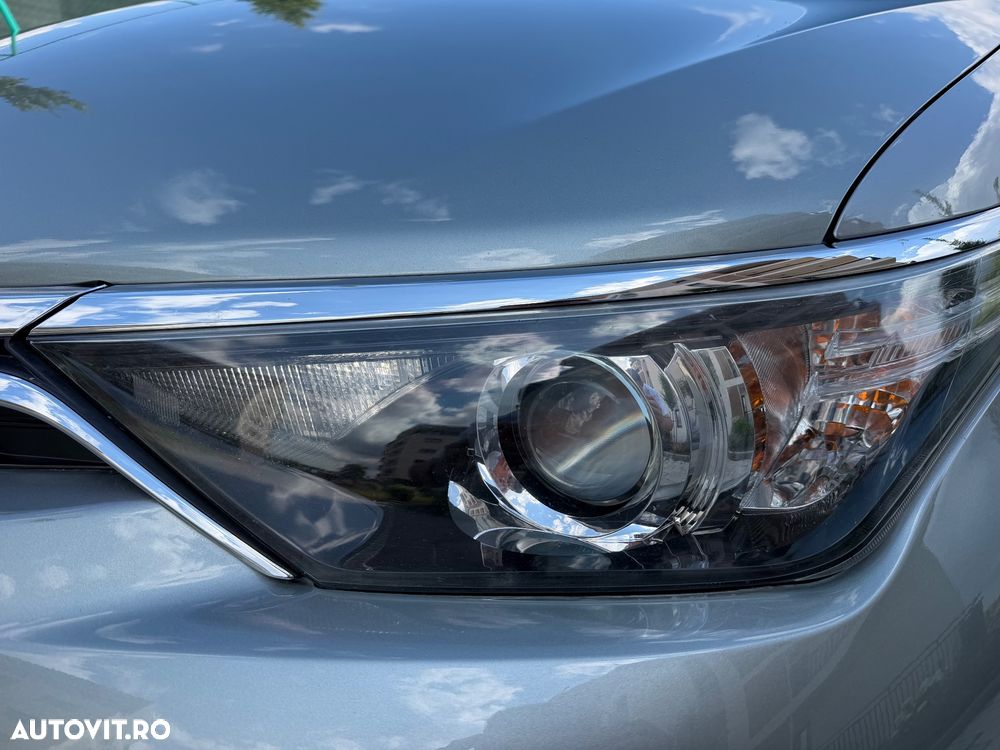Toyota Auris 1.8 Executive - 14