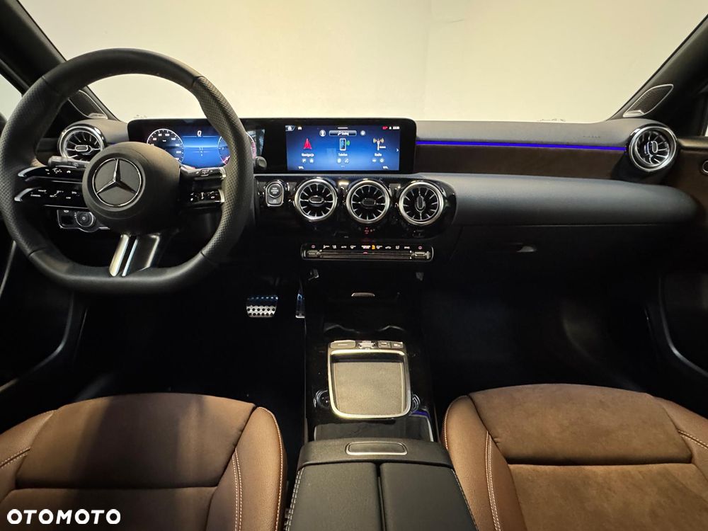 Mercedes-Benz Klasa A 220 4-Matic AMG Line 8G-DCT - 3