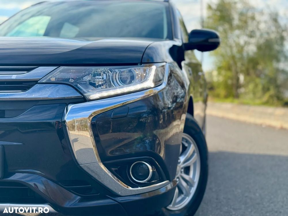 Mitsubishi Outlander 2.0 4WD Plug-In Hybrid Plus - 29