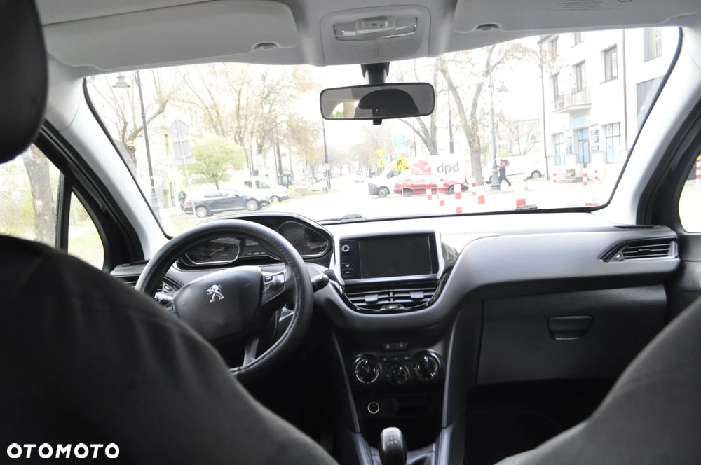 Peugeot 208 - 10