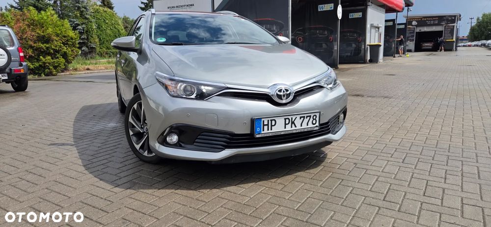 Toyota Auris 1.6 D-4D Design Edition - 24
