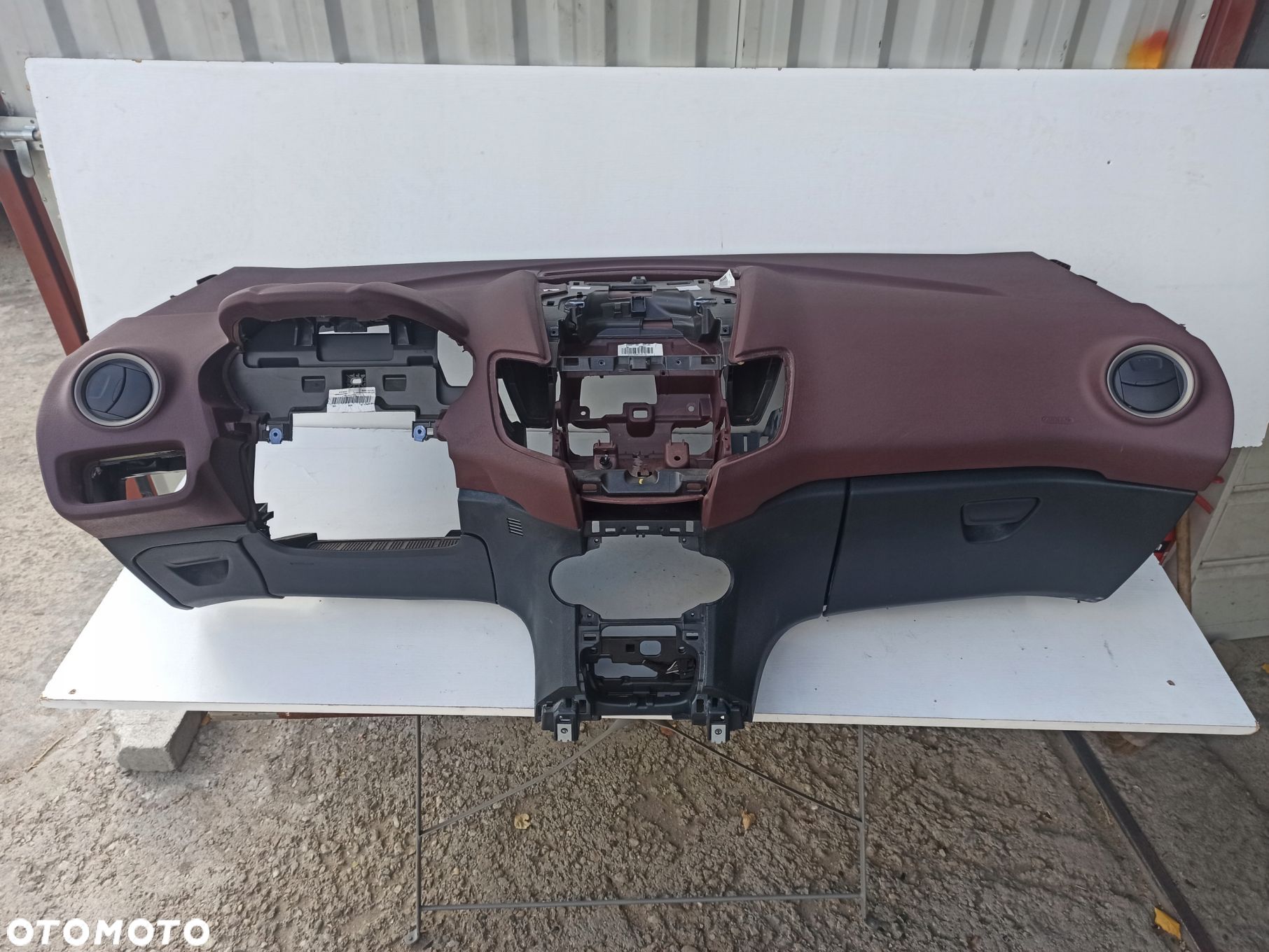 Deska rozdzielcza konsola kokpit FORD FIESTA MK7 bordowa EUROPA - 1