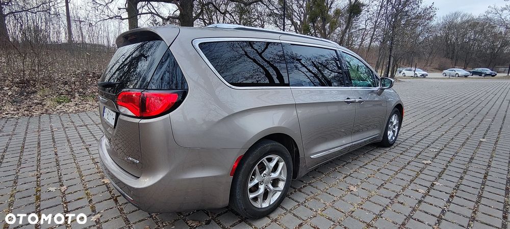 Chrysler Pacifica - 31