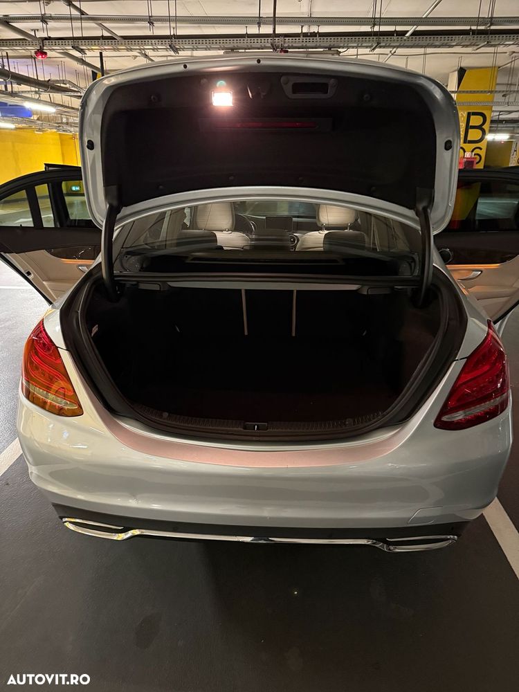 Mercedes-Benz C - 12