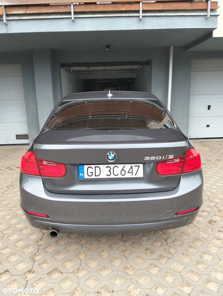 BMW Seria 3 320i Luxury Line - 10
