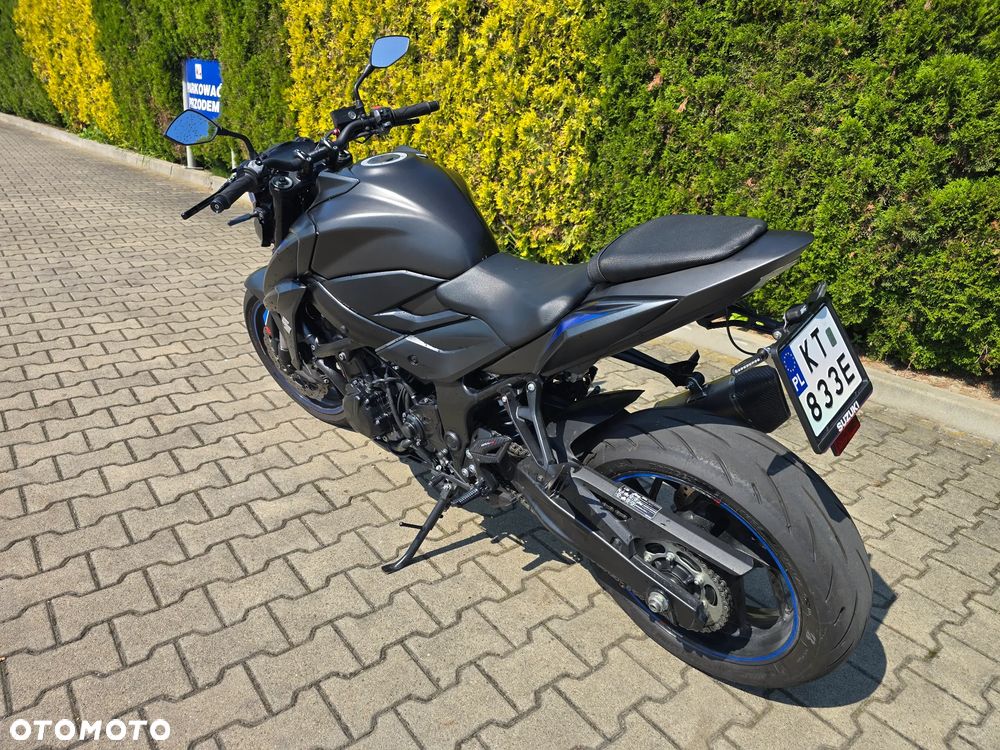 Suzuki GSX - 18