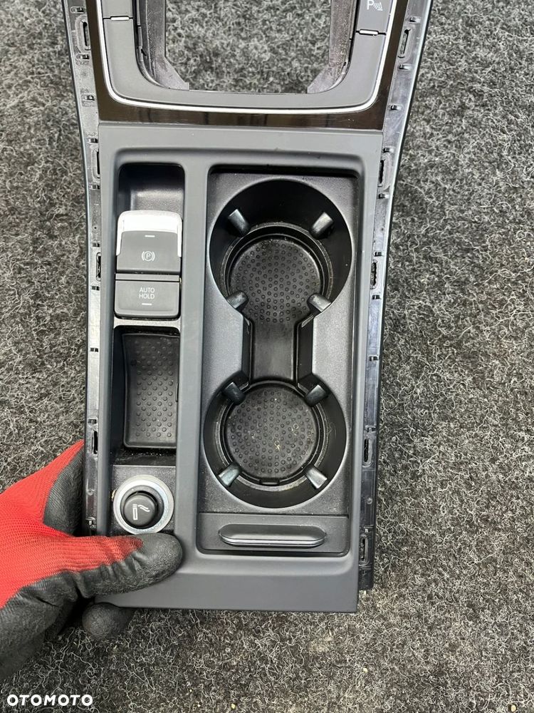 vw golf VII tunel środkowy uchwyt na kubki 5G1864263 5G1863245F - 5