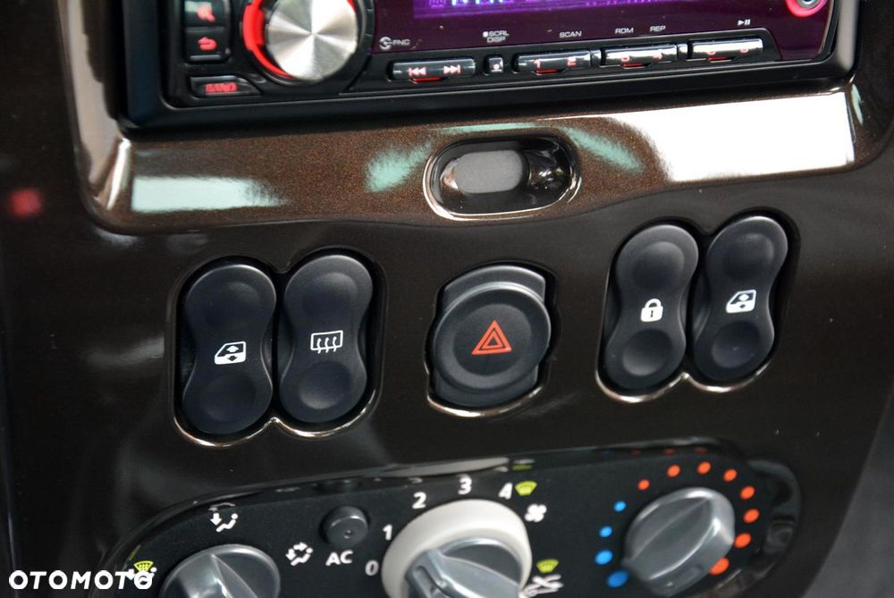 Dacia Duster 1.6 16V 105 4x2 Prestige - 33