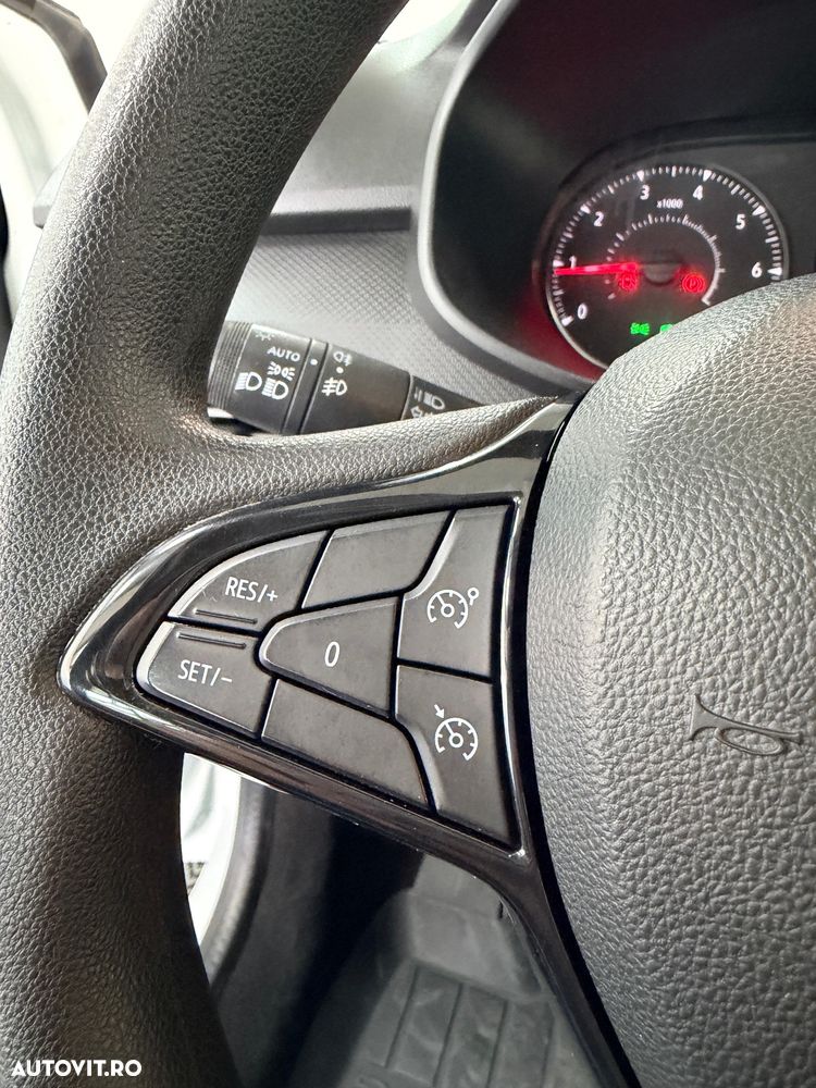 Dacia Logan TCe 90 Essential - 5
