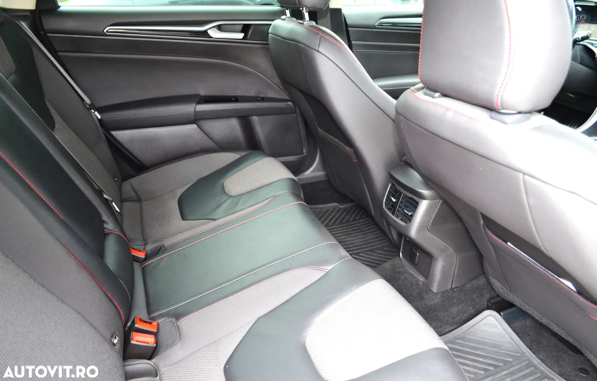 Ford Mondeo 2.0 TDCi Powershift ST Line High - 11