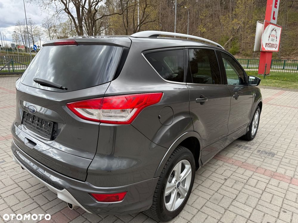 Ford Kuga 2.0 TDCi 2x4 Titanium - 4