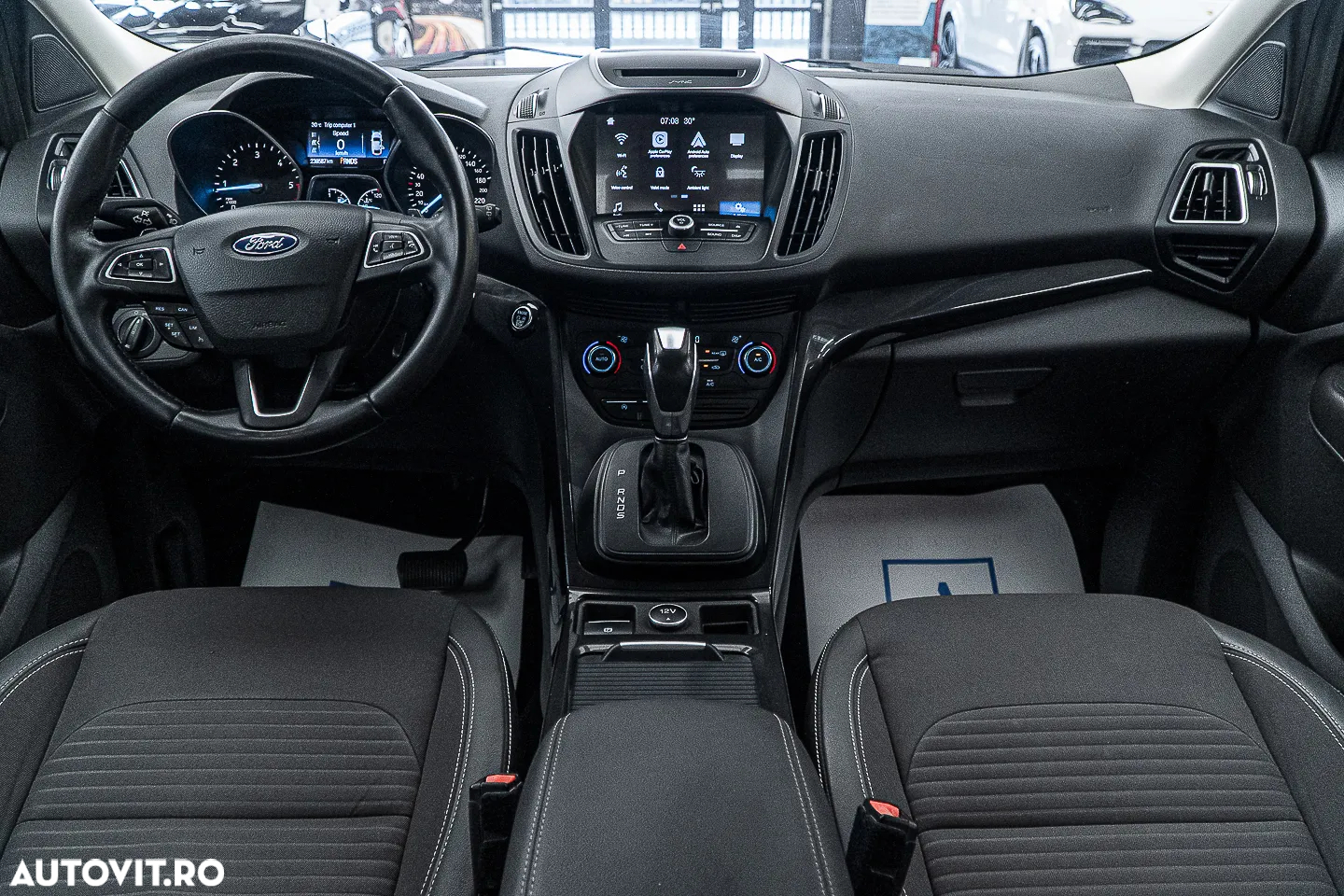 Ford Kuga 2.0 TDCi 4WD Powershift Titanium - 24