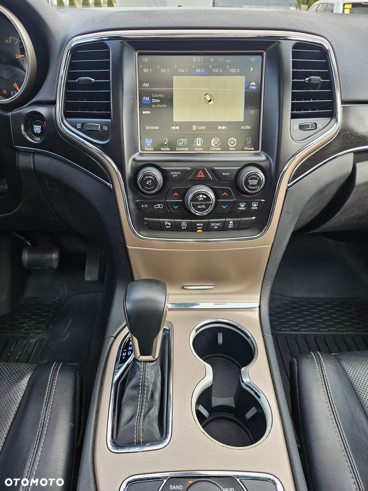 Jeep Grand Cherokee - 26