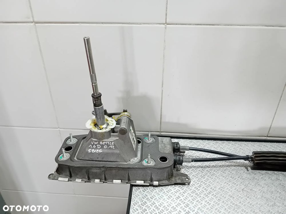 wybierak biegów z linkami VW Beetle 1.6 TDI 2012 1K0711049CB - 1