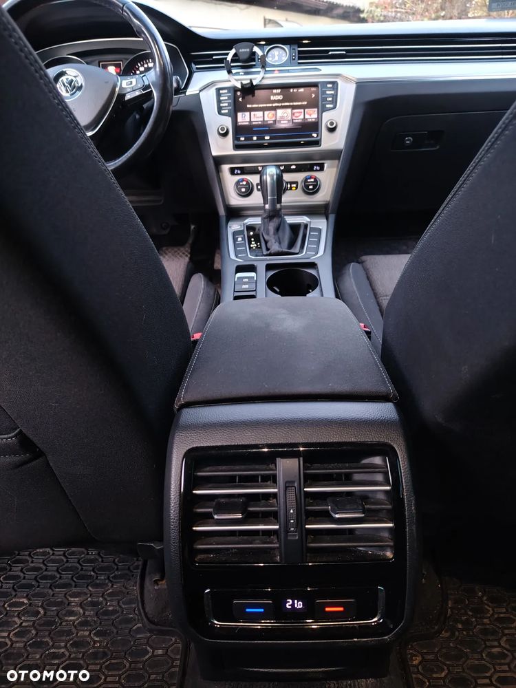 Volkswagen Passat 2.0 TDI SCR DSG Comfortline - 13