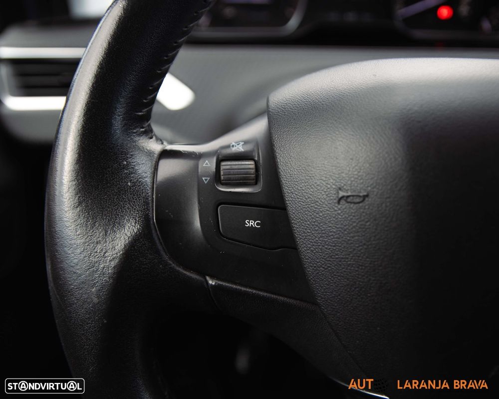 Peugeot 2008 1.2 PureTech Allure - 29