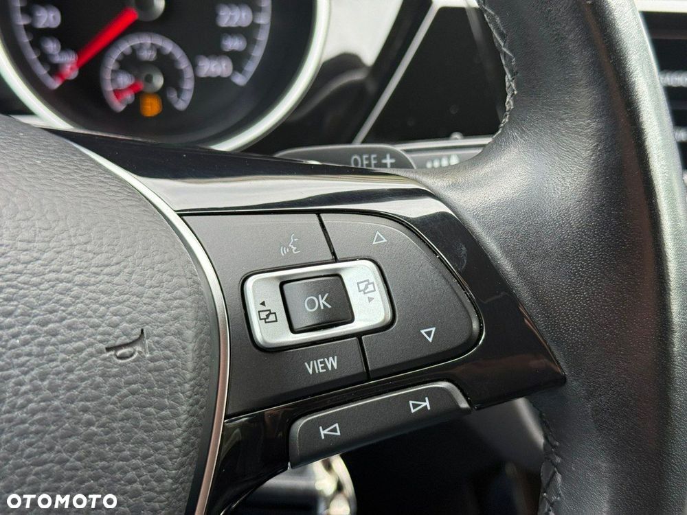 Volkswagen Touran - 31