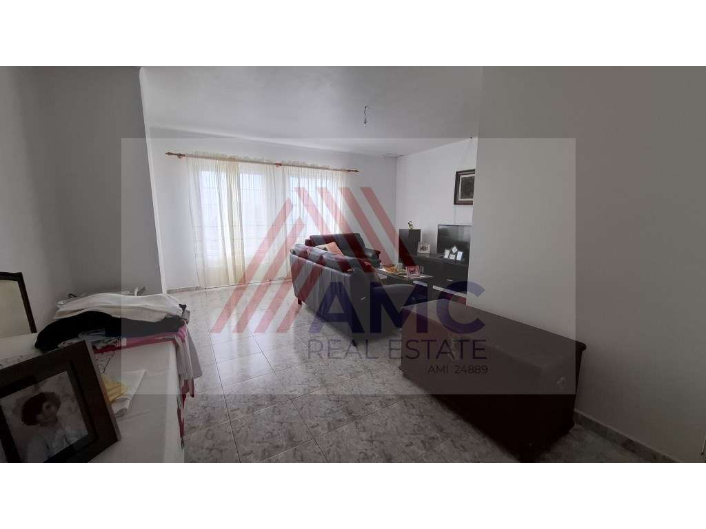 VENDE-SE EXCELENTE MORADIA NA MADALENA DO PICO - Grande imagem: 4/17