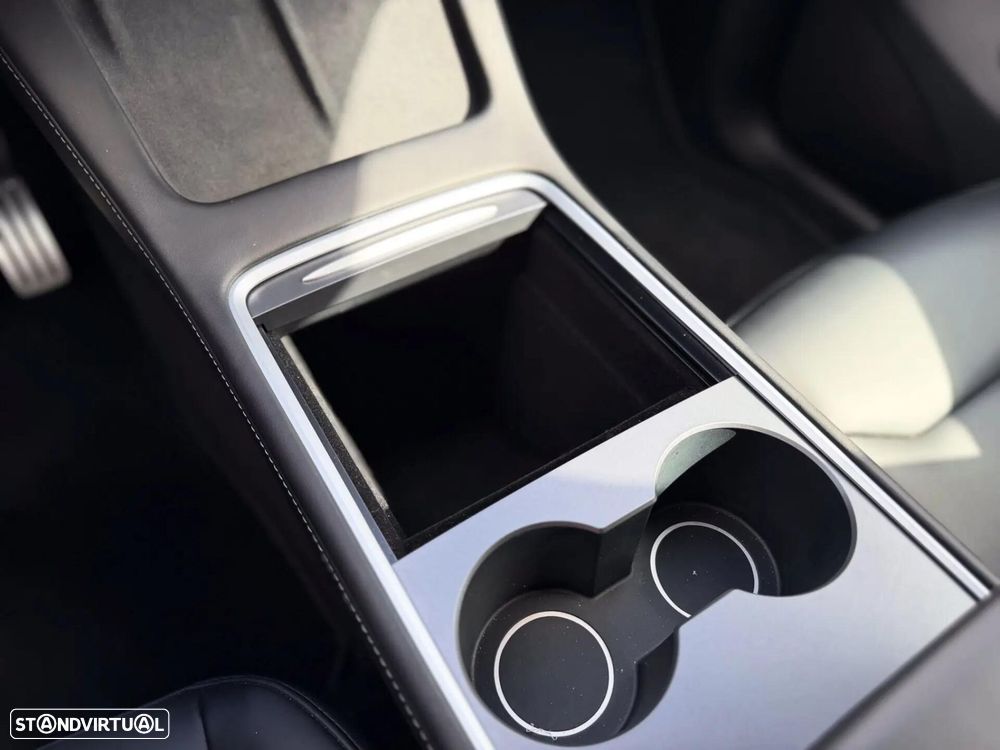 Tesla Model Y Performance Tração Integral - 23