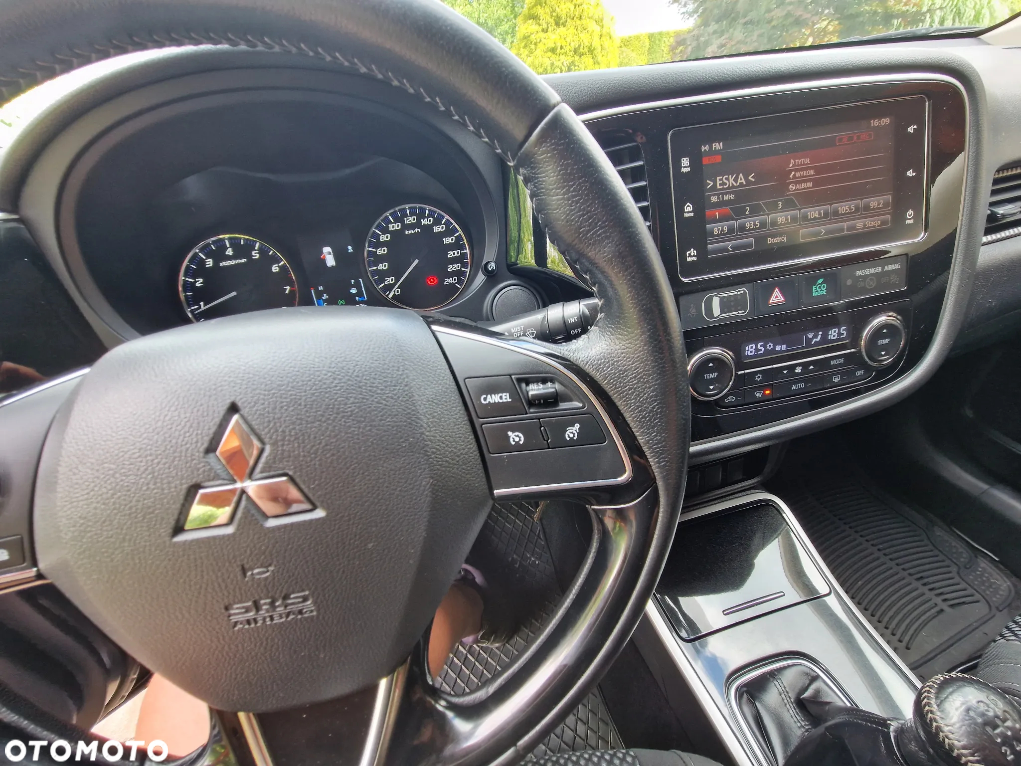 Mitsubishi Outlander - 12