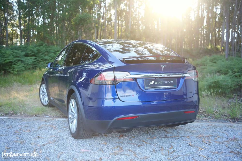 Tesla Model X 75D - 10