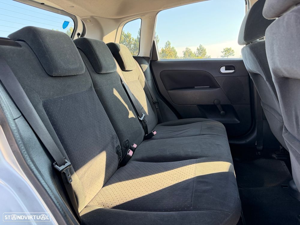 Ford Fiesta 1.25 Ghia - 11