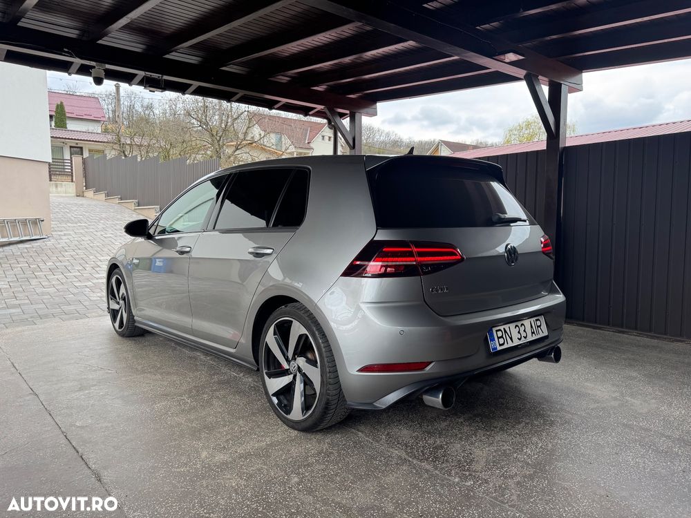 Volkswagen Golf - 4