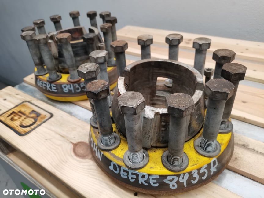 Klin koła tylnego John Deere 8345 R R299669 - 1