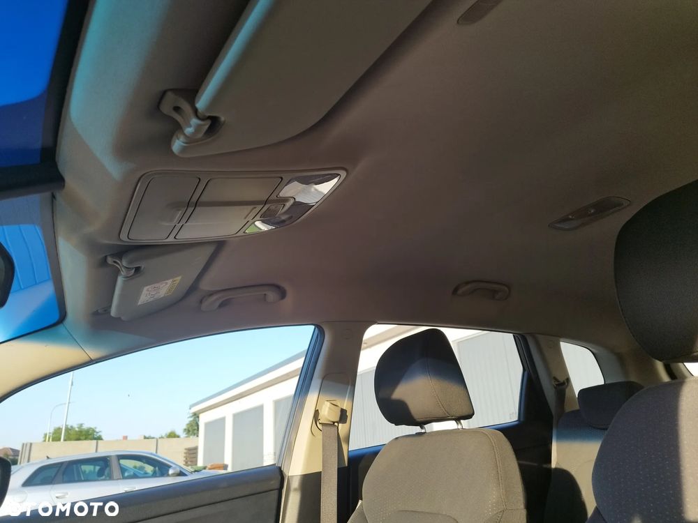 Kia Carens 1.6 GDI M - 20