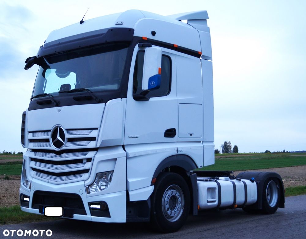 Mercedes-Benz Mega