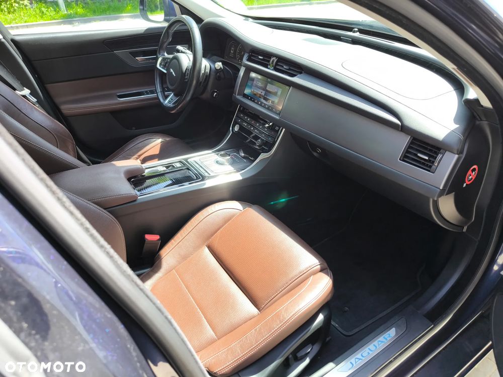 Jaguar XF 2.0 i4D R-Sport - 7