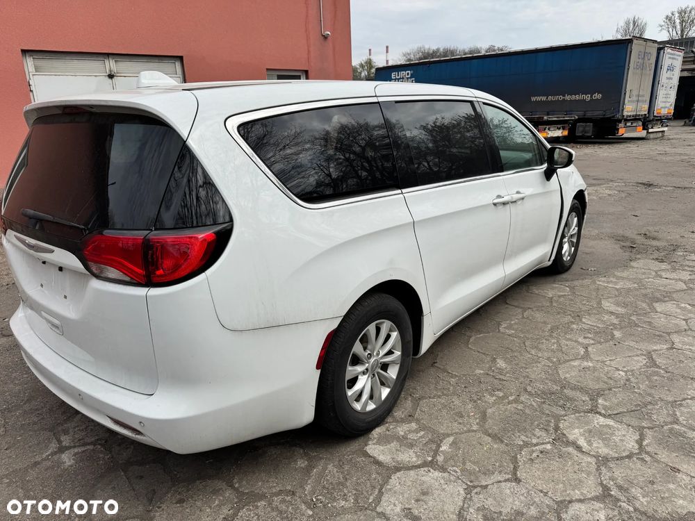 Chrysler Pacifica - 2