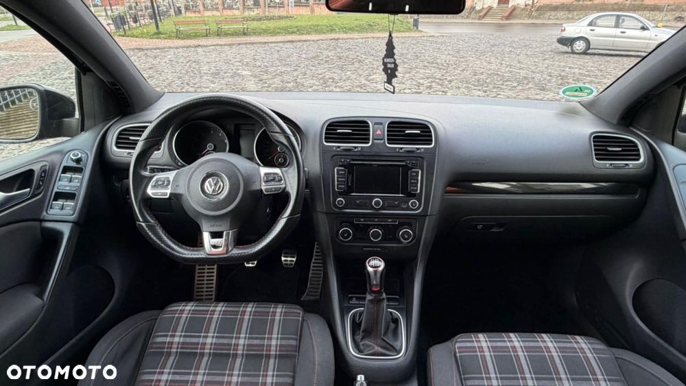 Volkswagen Golf 2.0 GTI - 12
