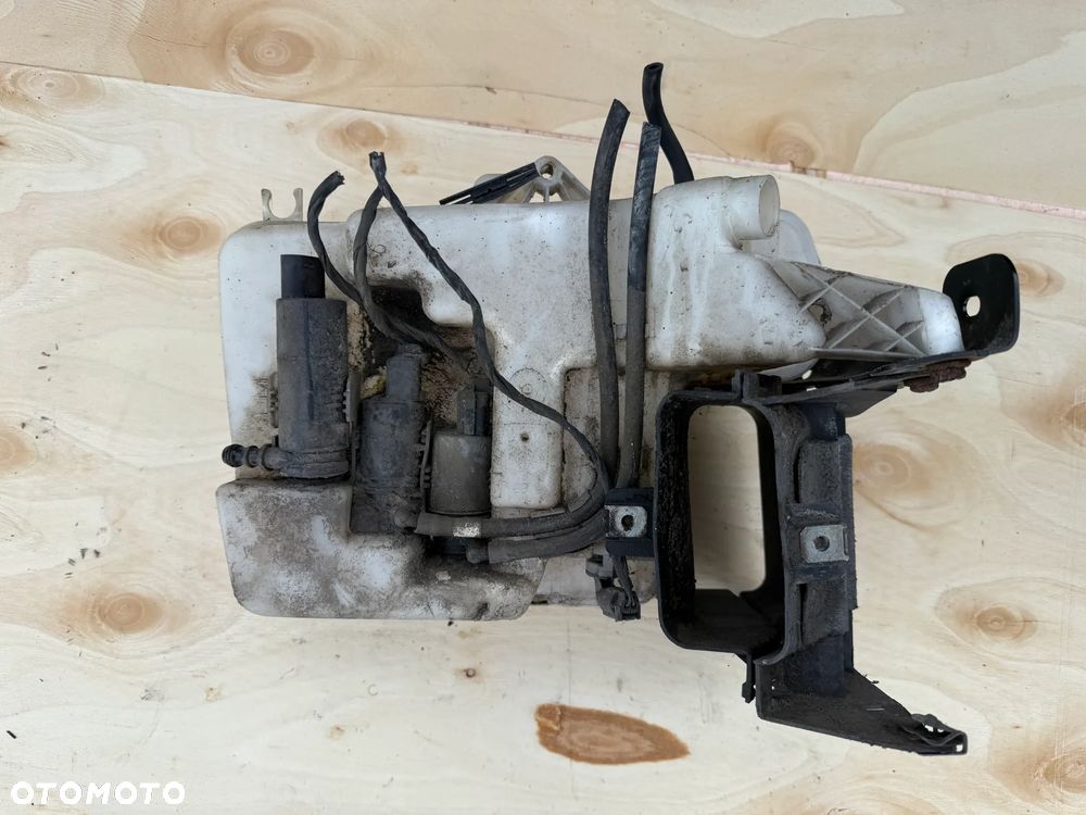 ZBIORNICZEK SPRYSKIWACZY BMW E61 E60 POMPKI 7148068 - 1