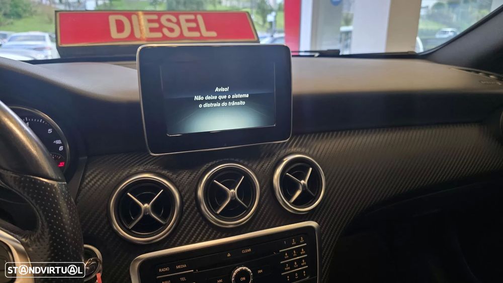 Mercedes-Benz A 200 d AMG Line - 38