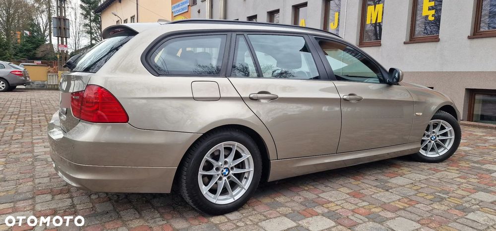 BMW Seria 3 320d DPF Edition Sport - 31