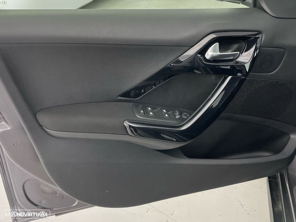 Peugeot 2008 1.2 PureTech Signature - 18