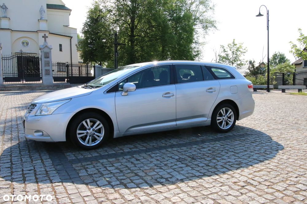 Toyota Avensis 1.8 Sol - 4