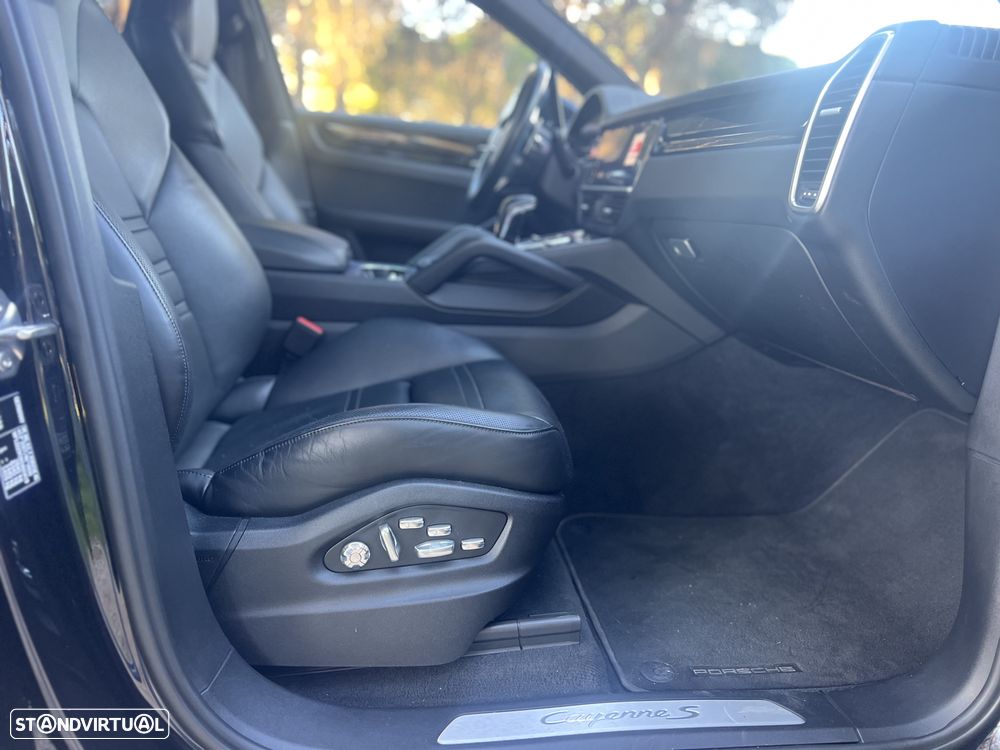 Porsche Cayenne S - 29