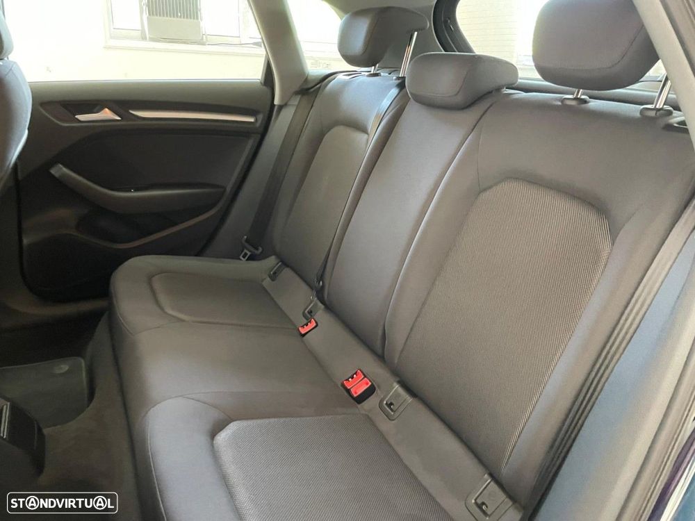 Audi A3 Sportback 30 TDI Design - 41
