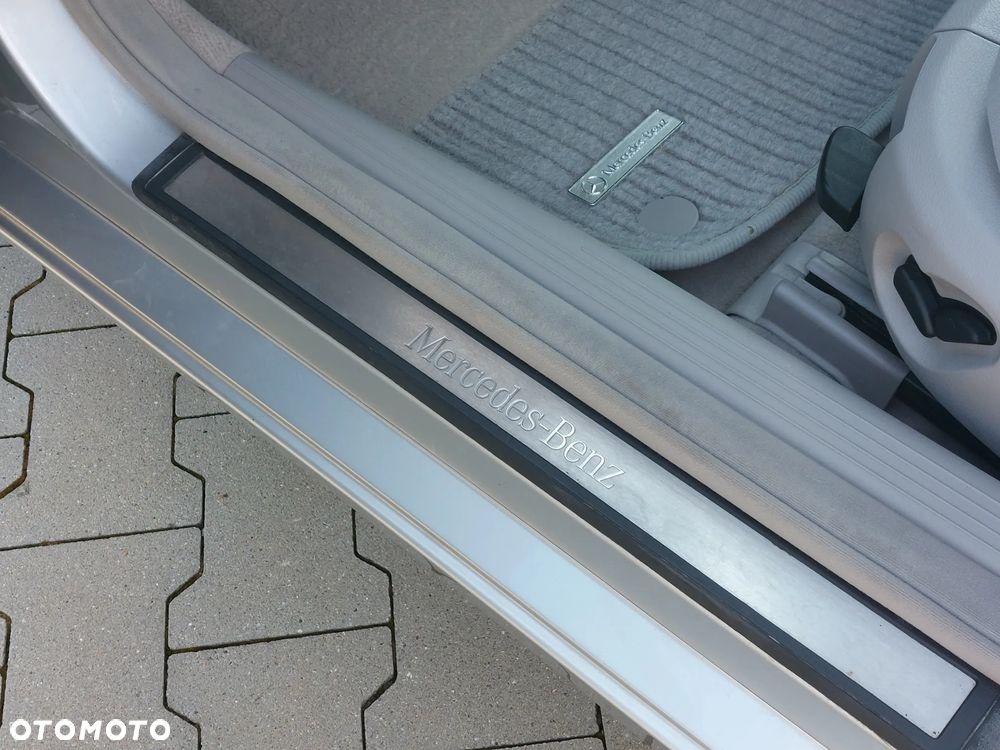 Mercedes-Benz Klasa E - 28