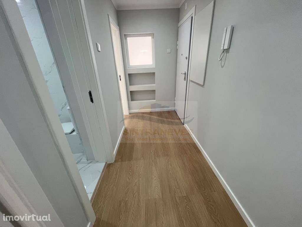 Apartamento T2 totalmente remodelado com terraço - Grande imagem: 2/17