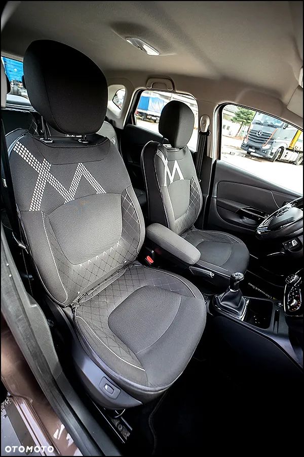 Renault Captur - 36